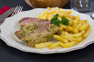 Fransız yemeği, hardallı domuz paleti.