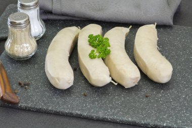 Beyaz kanlı sosisler, beyaz puding.