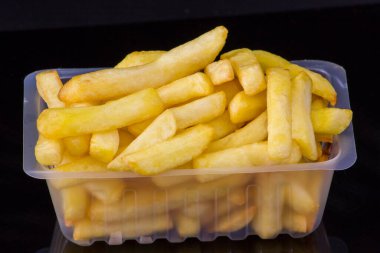 Konteynırda patates kızartması 