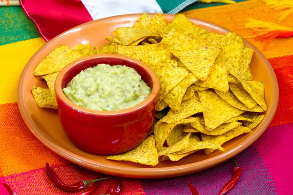 Nachos Com Salsa Queijo Guacamole — Fotografia de Stock