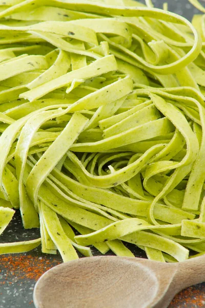 Spaghetti Verdi Con Spinaci Parmigiano — Foto Stock