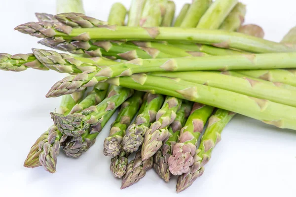 Verse Asperges Geïsoleerd Witte Achtergrond — Stockfoto