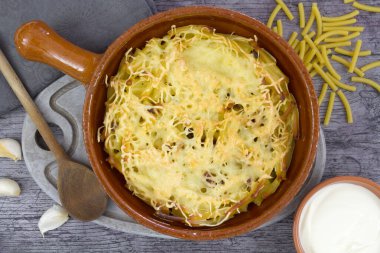 Köy tenceresinde graten 