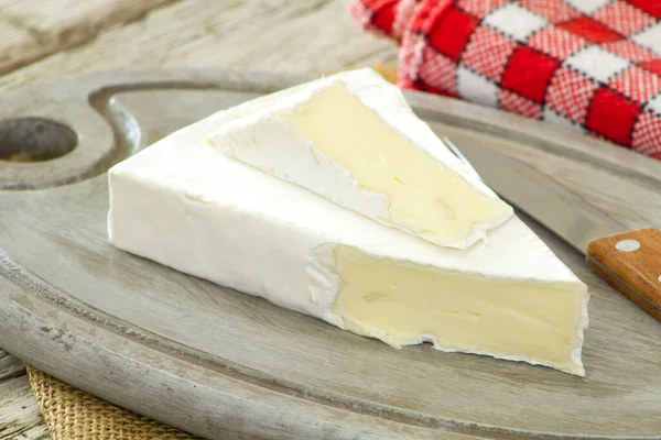 Queijo Camembert Tábua Madeira — Fotografia de Stock