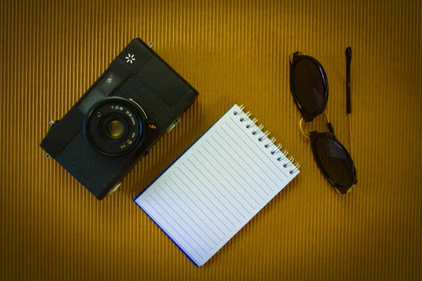 Vieja Cámara Fotográfica Gafas Sol Portátil Mesa — Foto de Stock