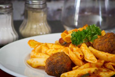 Köfteli İtalyan makarnası. 