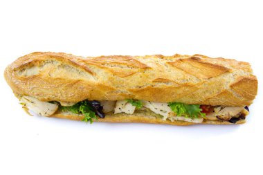 Beyaz arkaplanda izole edilmiş tavuklu sandviç