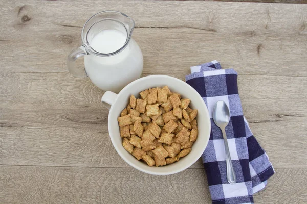 Spannmål Och Mjölk Till Frukost — Stockfoto