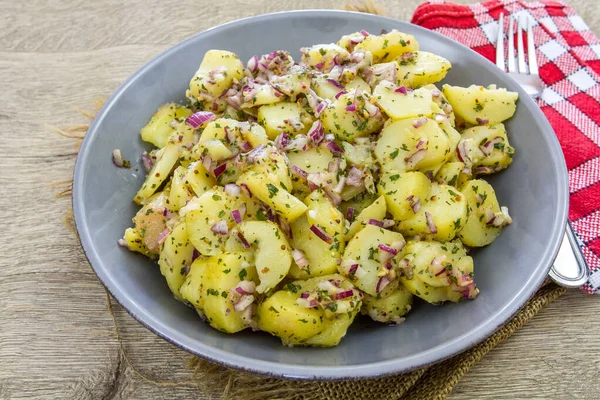 Insalata Patate Fredda Con Cipolle Rosse — Foto Stock