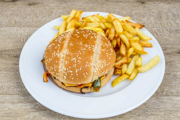 Hambúrguer Saboroso Com Batatas Fritas Prato — Fotografia de Stock