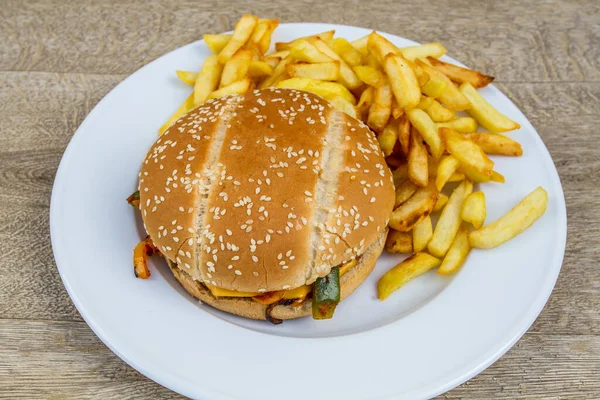 Hambúrguer Saboroso Com Batatas Fritas Prato — Fotografia de Stock