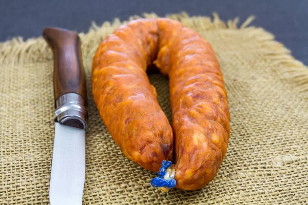 Whole Chorizo Sausage Burlap Cloth — Stock Photo, Image