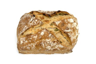 Beyaz arka planda izole edilmiş bir somun tahıl ekmeği.