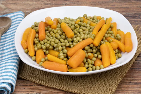 Bord Erwten Wortelen Een Tafel — Stockfoto