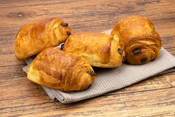 Croissants Frescos Mesa Madeira — Fotografia de Stock