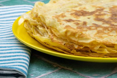 Tabaktaki gözleme yığını