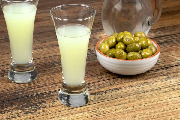 Vasos Pastis Sobre Una Mesa Madera — Foto de Stock