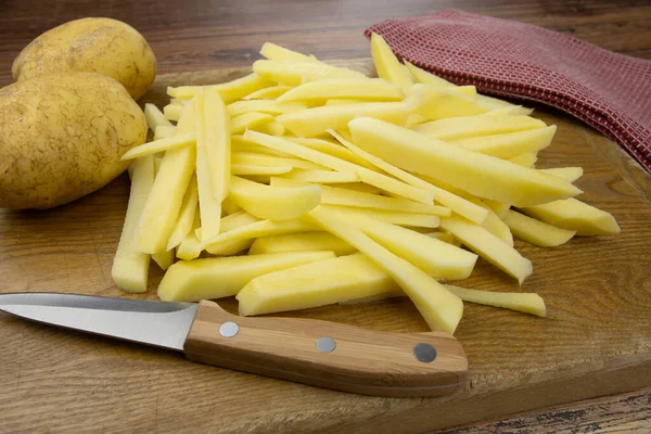 Coltello Patatine Fresche Crude Tagliere Patate Affettate — Foto Stock