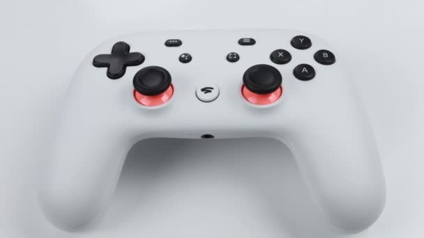 Stadia Márka Gamepad Elszigetelt Fehér Alapon — Stock videók