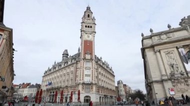 Fransa 'nın kuzeyindeki Lille şehrinin belediye binası ve tiyatrosu.