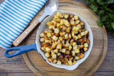 Masada patates kızartması var.