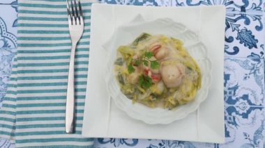 Pırasa kremalı istiridye tabağı