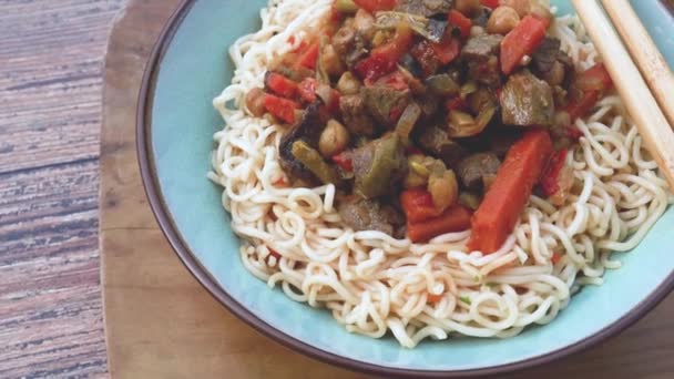 Nouilles Chinoises Boeuf Légumes — Video