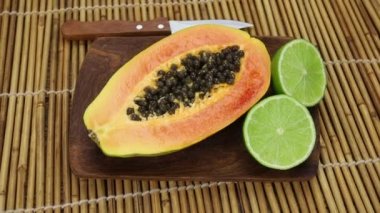Papaya yarım tabakta