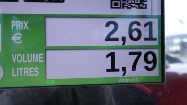 ガソリンスタンドでの燃料価格表示 — ストック動画