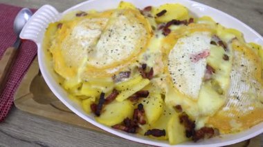 Tabakta patates graten