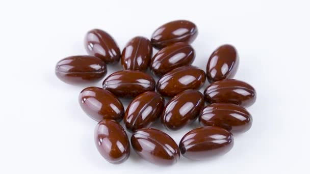 褐色龙舌兰 白色底色的巧克力果仁 — 图库视频影像