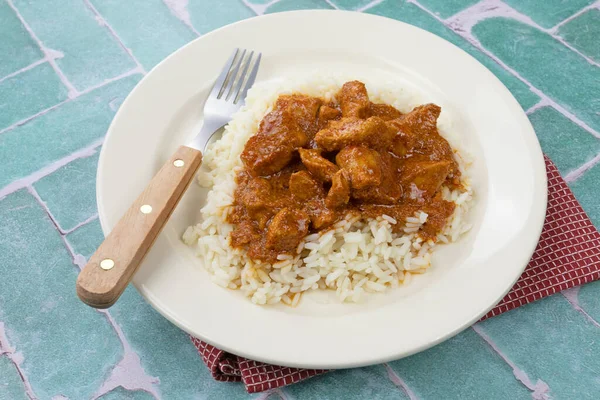 Tavuklu kene ve pirinçli pilav.