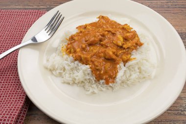 Tavuklu kene ve pirinçli pilav.