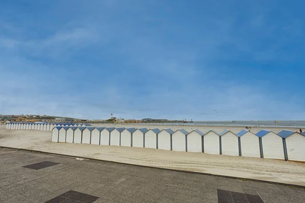Strand Med Sina Trästugor Staden Boulogne Sur Mer — Stockfoto