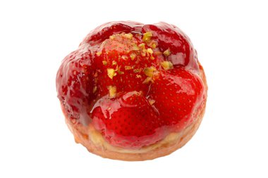 Çilekli tart beyaz arkaplanda izole edildi