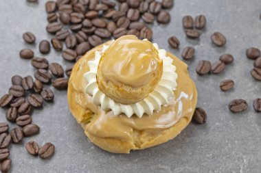 Kahve masalı rahibe, Fransız pastası.