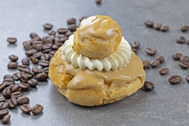 Kahve masalı rahibe, Fransız pastası.