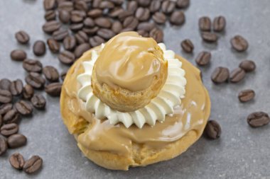 Kahve masalı rahibe, Fransız pastası.