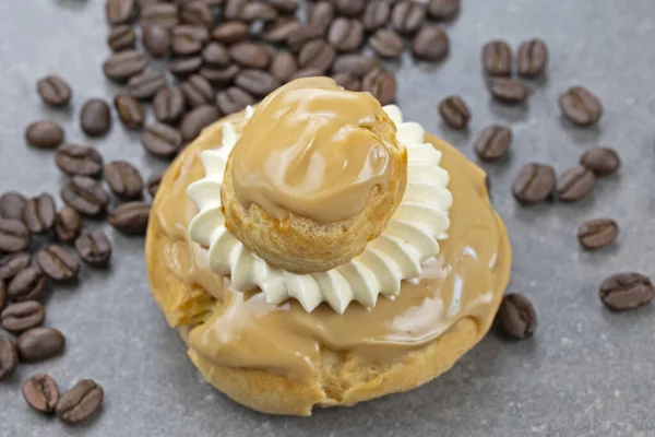 Kahve masalı rahibe, Fransız pastası.