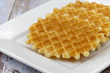 Bir tabakta yakın çekim gofretler