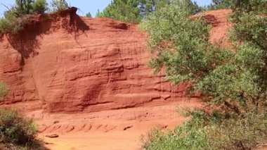 Rustrel kasabası yakınlarındaki Colorado Provenal.