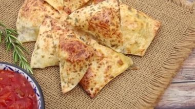 Masadaki tortilla yığını