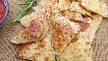 Masadaki tortilla yığını
