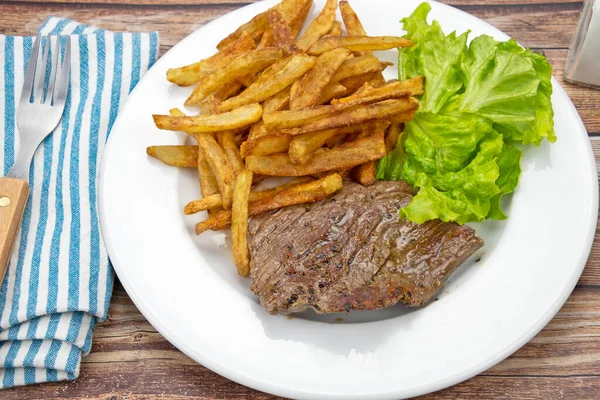 Bife Grelhado Flanco Batatas Fritas Prato — Fotografia de Stock