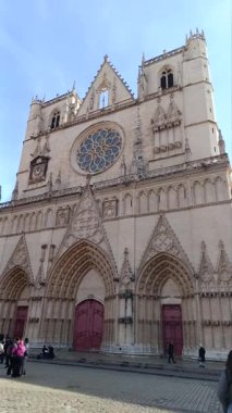 Lyon 'un Saint-Jean Katedrali Faade' i
