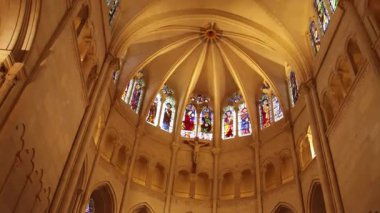 Lyon 'daki Vaftizci Aziz John Katedrali' nin iç manzarası.