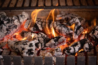 Barbeküde parlayan közler