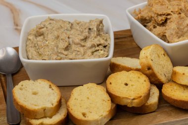 Basit ve lezzetli tavuk rillet.