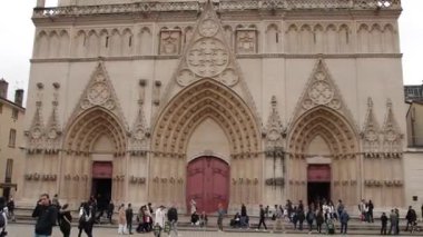 Lyon 'un Saint-Jean Katedrali Faade' i