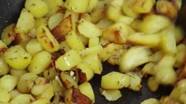 Kızarmış patates, geleneksel altın ve çıtır çıtır.